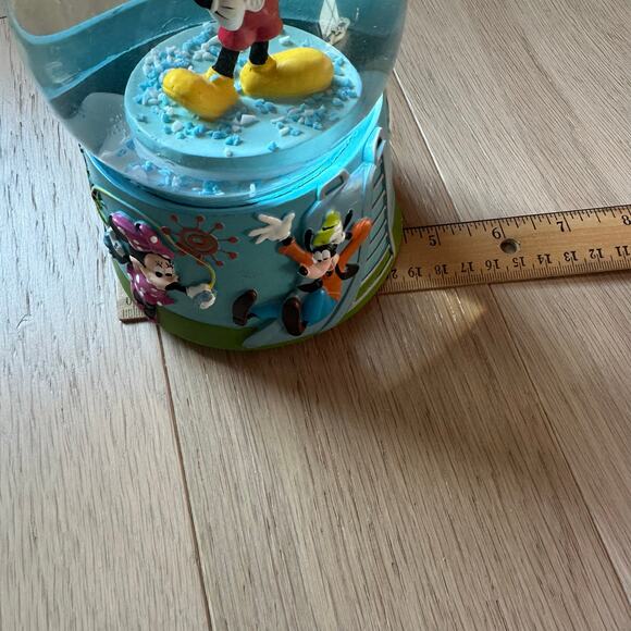 Vintage Disney Mickey Mouse Minnie Goofy Musical Snowglobe Snow KCare - Picture 7 of 7